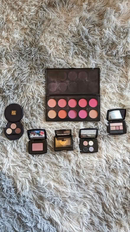Photo of free Makeup (01890) #1