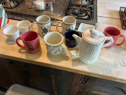 Photo of free Tea pot and coffee mugs (Wilmette) #1