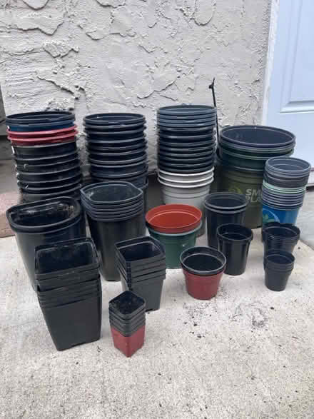 Photo of free Lots of plastic plant containers (Sunnyvale - Ponderosa Park) #1