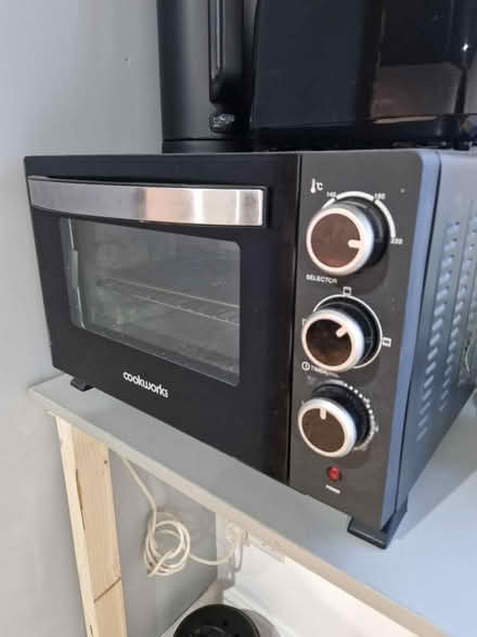 Photo of free Mini oven (RM9 Upney) #1