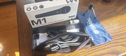 Photo of free microphone and stand (Benfield Valley BN41) #1