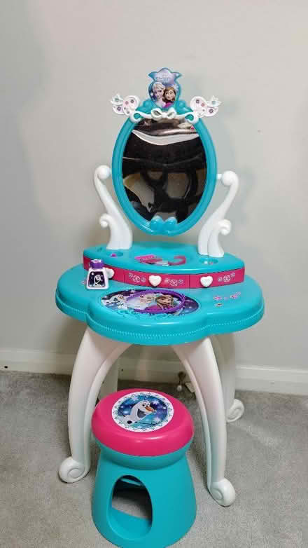 Photo of free Girls dressing table (Kenley CR8) #1