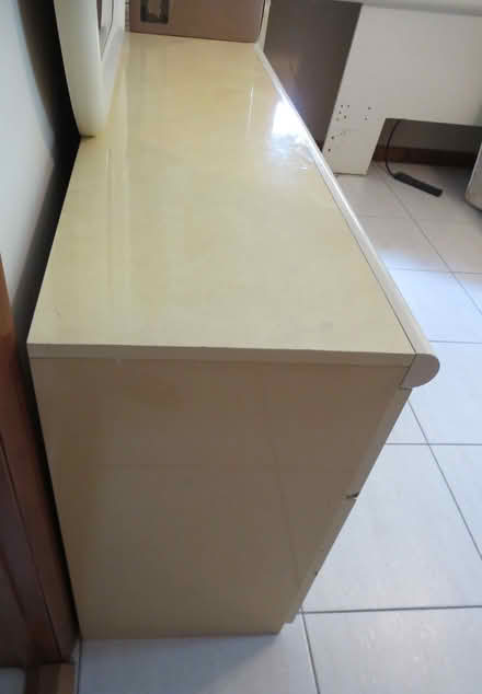 Photo of free a Dresser (Shenandoah) #2