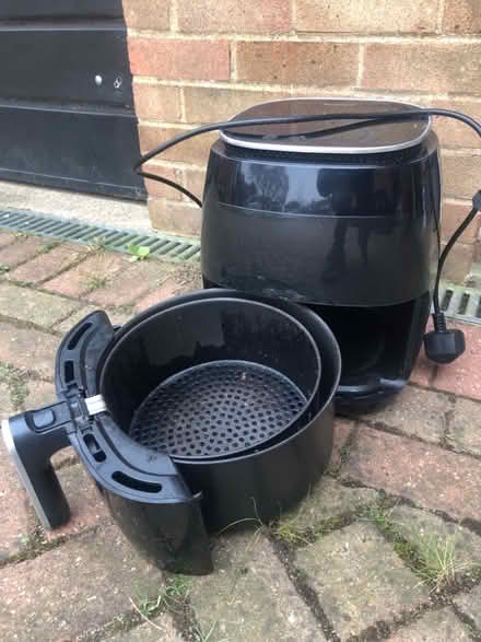 Photo of free Air fryer (Whitehill SG4) #2