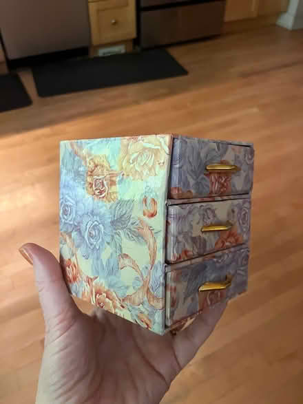 Photo of free Small floral jewelry box (Crystal Beach) #2