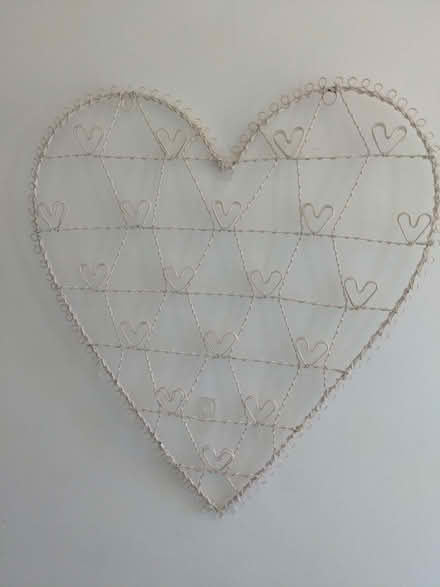 Photo of free Wire heart photo holder, wall mounted (Earley RG6) #1