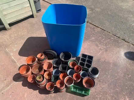 Photo of free A collection of plastic plant pots (hu6) #1