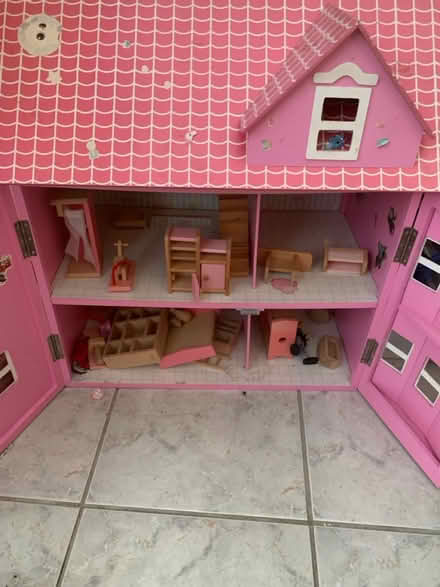 Photo of free Dolls house (Ox3) #2