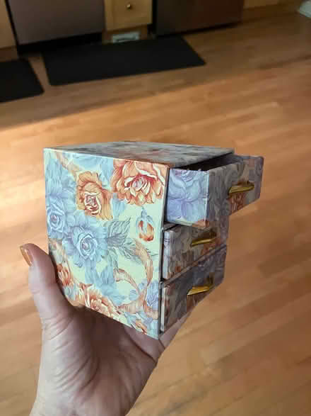 Photo of free Small floral jewelry box (Crystal Beach) #3