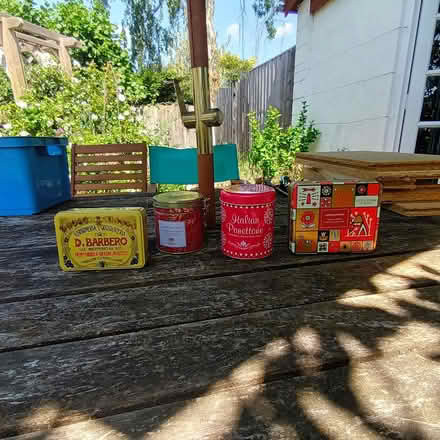 Photo of free Small decorative tins (Marcham OX13) #1