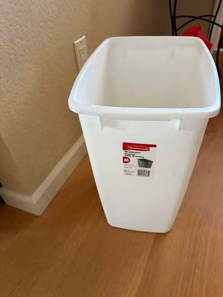 Photo of free Great condition 36 qt garbage can (Cupertino by De Anza College) #1