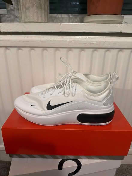 Photo of free Men’s Nike trainers #2 (BR6) #3