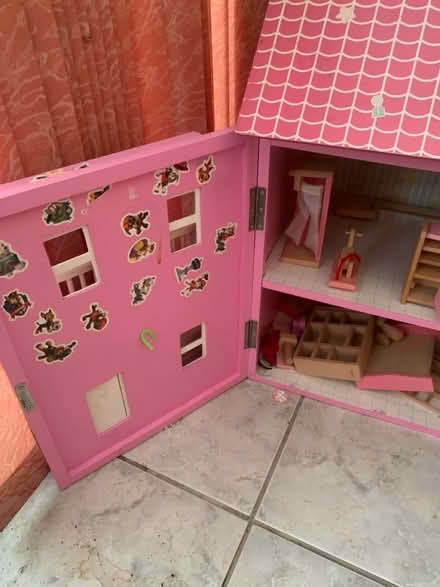 Photo of free Dolls house (Ox3) #3