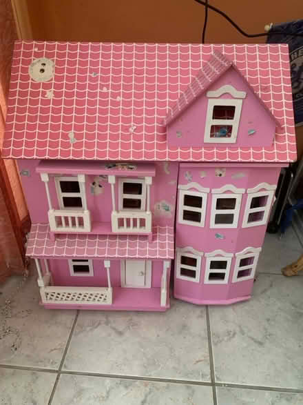 Photo of free Dolls house (Ox3) #1