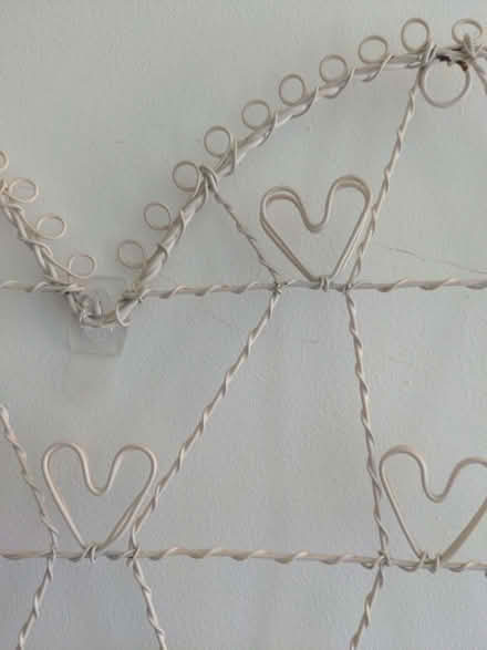 Photo of free Wire heart photo holder, wall mounted (Earley RG6) #2