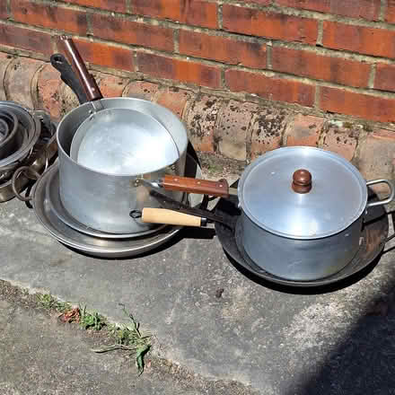 Photo of free pots and pans and bowls (Southall) #3