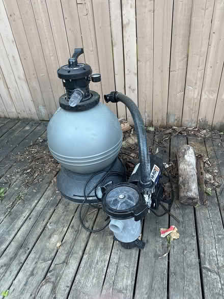Photo of free Pool filter and pump (Meadowvale) #1