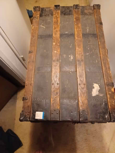 Photo of free old trunk (Bellevue BCC area) #1