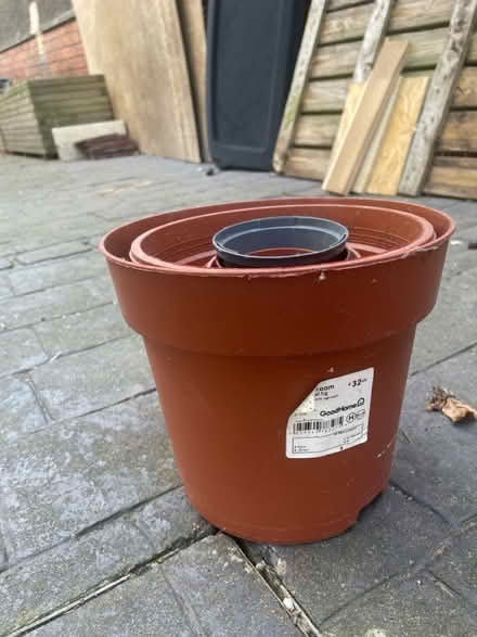Photo of free Plastic plant pots (Dore, S17) #2
