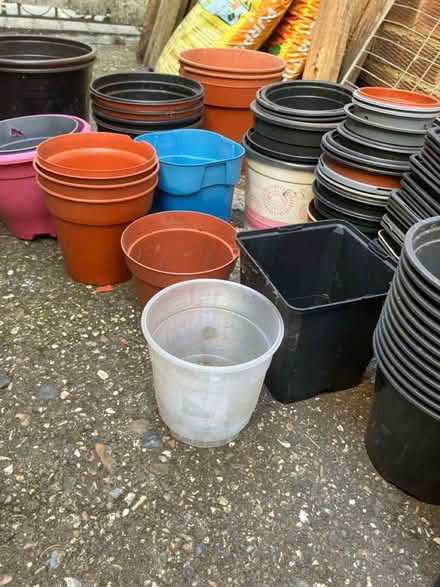 Photo of free Various plastic pots (Ickenham) #2