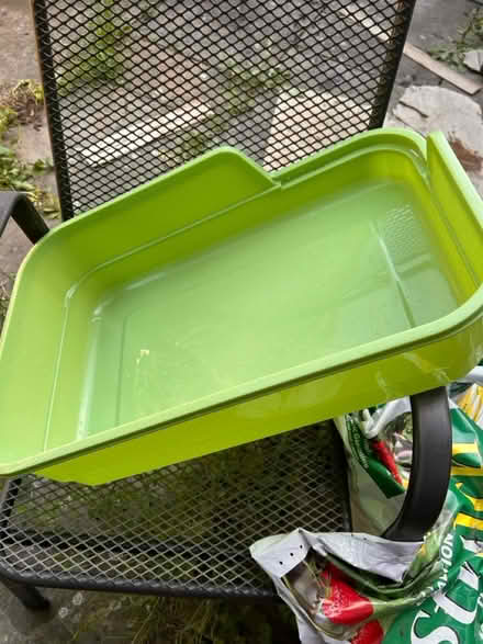 Photo of free Low entry cat litter tray (Bromley BR2) #1