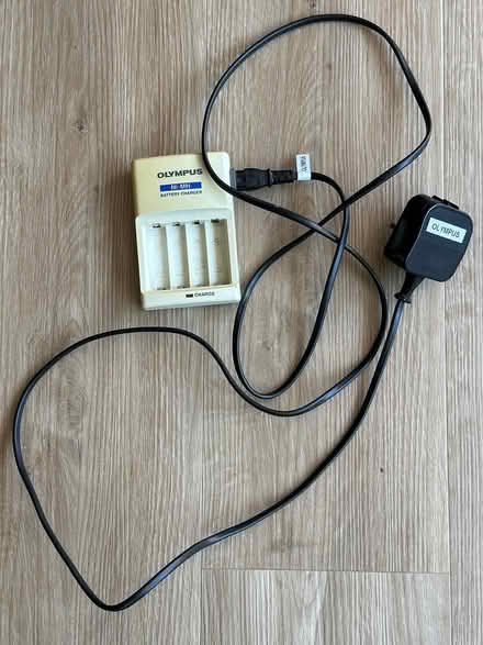 Photo of free AA battery charger (LE16 9) #4