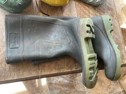 Photo of free A pair of size 9 wellies (Fairfield LA1) #1