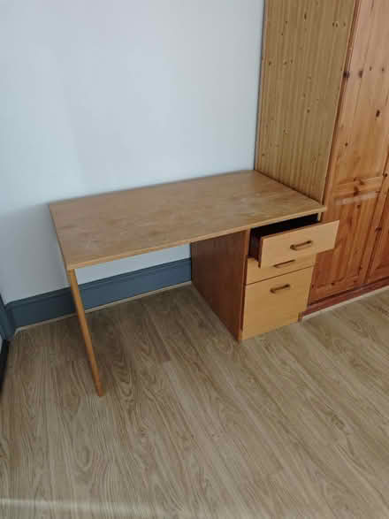 Photo of free Desk (Harrow HA3) #1