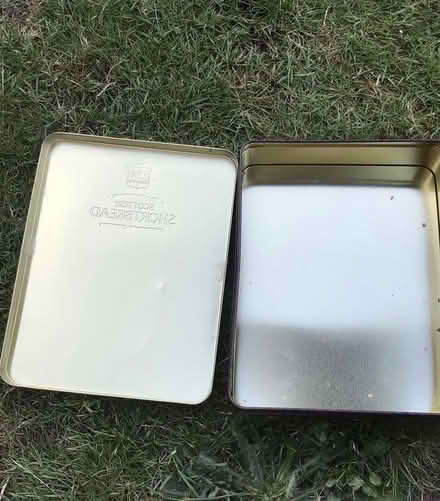 Photo of free X shortbread tin (Storrington RH20) #2