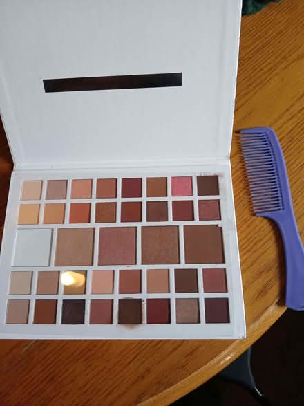 Photo of free Revolution eyeshadow palette (Walkley S6) #1