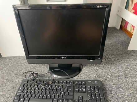 Photo of free Monitor and keyboard (Leeds LS11) #1