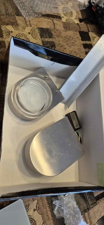 Photo of free Outside light (ME15 Wheatsheaf Close) #2