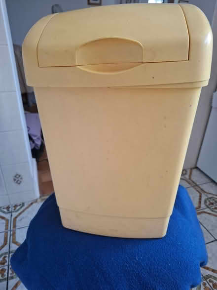 Photo of free Small plastic bin (Boston Manor Ealing W13) #1