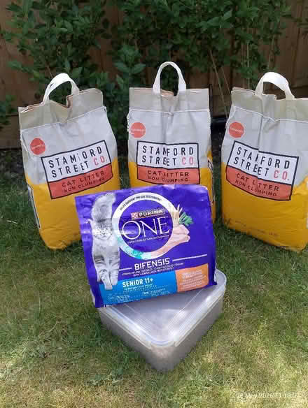 Photo of free Cat carrier, litter tray, scratch pole (Grove OX12) #2
