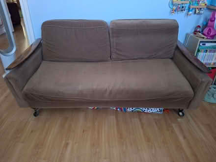 Photo of free Small, very old sofa (Surrey Heath GU16) #1