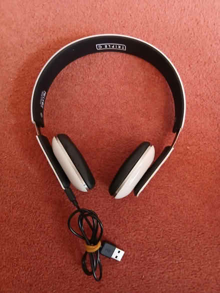 Photo of free triple c usb headphones (B90 shirley) #1