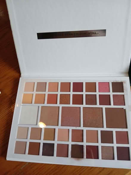 Photo of free Revolution eyeshadow palette (Walkley S6) #2