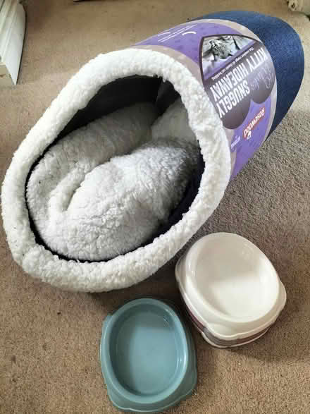 Photo of free Kitten bowls and bed (Bedwell SG1) #1
