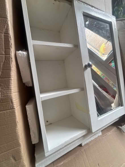 Photo of free Small white bathroom cabinet (Wimbledon SW19) #2