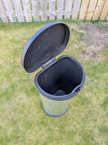 Photo of free (Lid doesn't close) Kitchen bin (EH17 - Mortonhall) #1