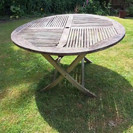 Photo of free Round wooden table (Northwood HA6) #2