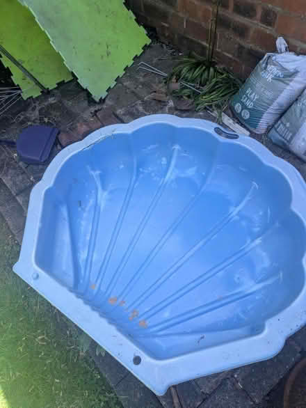 Photo of free Sand and water pit some damage (Wolverhampton WV10) #1