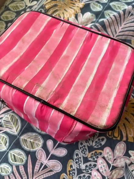Photo of free Victoria’s Secret washbag (Dean Court OX2) #3