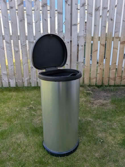 Photo of free (Lid doesn't close) Kitchen bin (EH17 - Mortonhall) #2