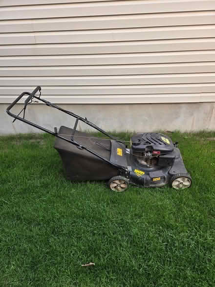 Photo of free Yardworks 21" Gas Lawn Mower (K2J0V1) #1