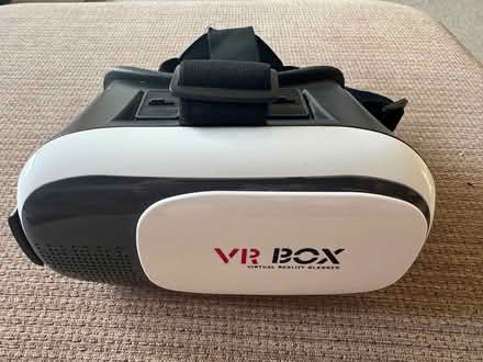 Photo of free VR Box/Headset (Finham CV3) #1