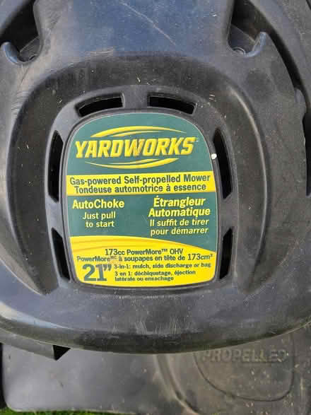 Photo of free Yardworks 21" Gas Lawn Mower (K2J0V1) #2