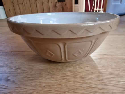 Photo of free Old fashioned mixing bowl (Malvern Link WR14) #1