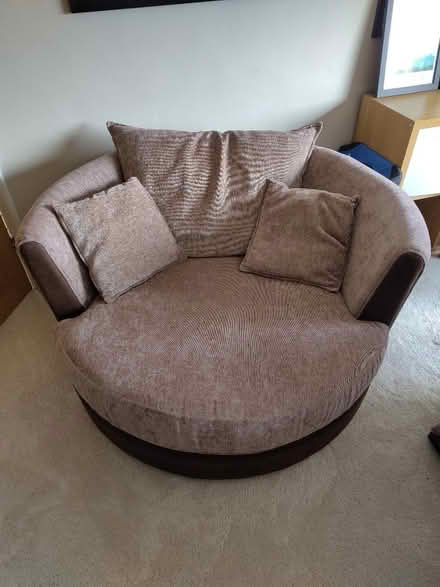 Photo of free Circle sofa cuddle chair (Hooley CR5) #1