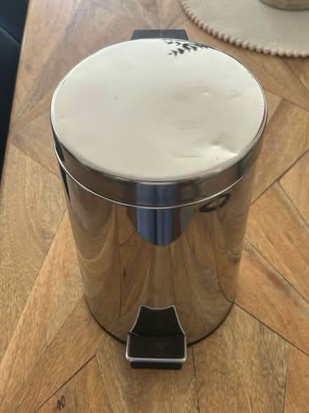 Photo of free Bathroom bin (N16 Nr Stoke Newington Common) #1